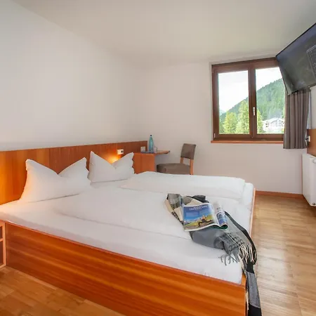 Auberge de jeunesse Nives *