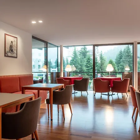 Auberge de jeunesse Nives *